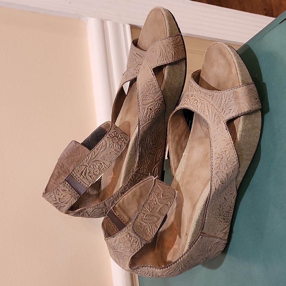 OTBT Tan Embossed Sandals